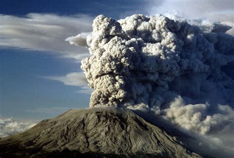 Impressive Historical Photos From Mount St. Helen's Eruption, 40 Years ...