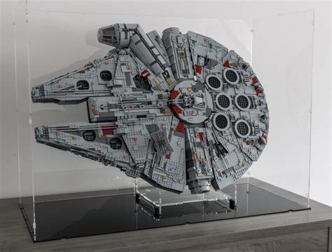 Display ideas for LEGO 75192 - UCS Millennium Falcon > Candidbricks ...