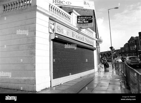 Old Swan, Liverpool, showing the shops that have been shut down Stock ...