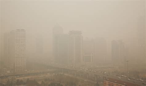 Beijing pollution reaches 'crisis' levels (PHOTOS) | The World from PRX