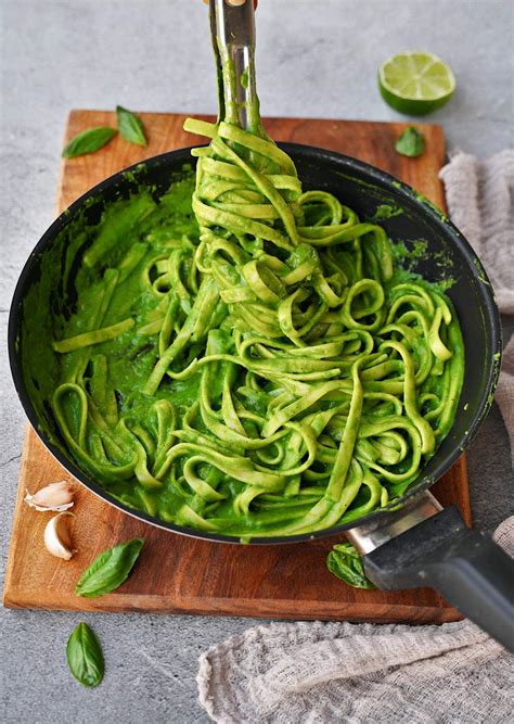 Green Spinach Pasta Sauce (Quick & Easy) - Elavegan