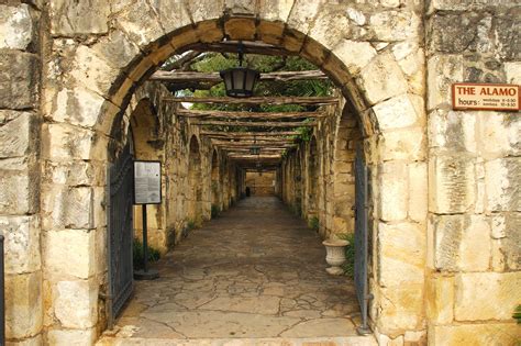 The Alamo in San Antonio - A Historic Texan Landmark - Go Guides