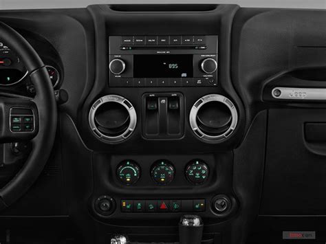 2017 Jeep Wrangler: 158 Interior Photos | U.S. News