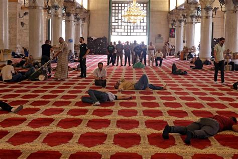 Al-Aqsa mosque from prayer to violence: Photos from Islam's holy site