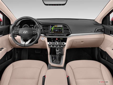 2020 Hyundai Elantra: 180 Interior Photos | U.S. News & World Report