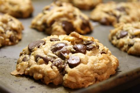 Resep Kue Kering Coklat Chip Kacang Enak Khas Lebaran - MenuResepKue