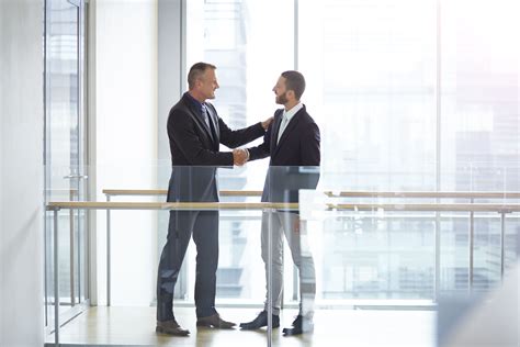 7 Tips on Proper Handshake Etiquette