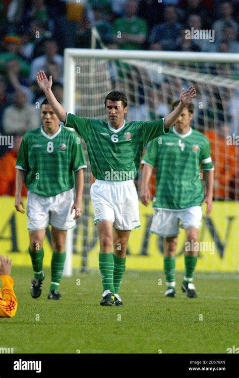 Roy keane ireland hi-res stock photography and images - Alamy