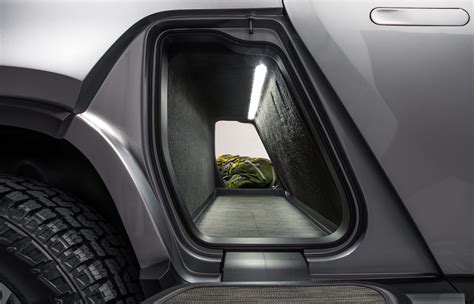 rivian-r1t-bed-tunnel-storage - The Fast Lane Truck