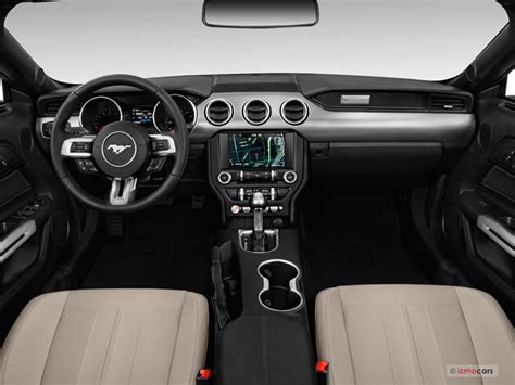 2021 Ford Mustang Pictures: Dashboard | U.S. News & World Report