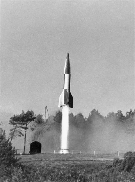 File:The V2 Rocket BU11149.jpg - Wikimedia Commons