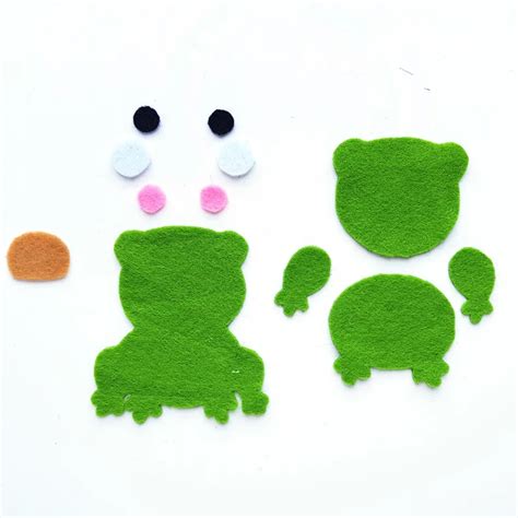 Felt Frog Pattern & Softie Craft * Moms and Crafters