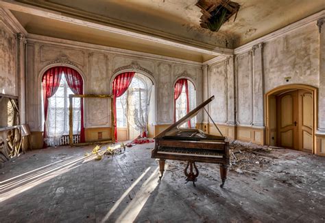 These Urban Decay Photos Turn Abandoned Buildings Into Work of Art