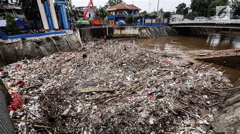 Sungai Jakarta Disebut Mengalami Pencemaran dari Fase Sedang dan Berat ...