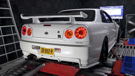 This Modified Nissan Skyline GT-R R34 Pulls Nearly 800 HP At The Dyno