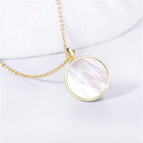 Mother of Pearl Round Pendant Necklace Large - Everyday Necklaces – S.Leaf