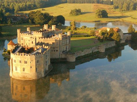 Leeds Castle, A Beautiful Little Palace! - Traveldigg.com