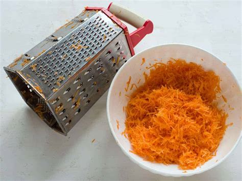 How To Julienne Carrots With A Mandoline - Recipes.net