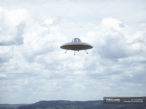 Vintage UFO saucer in cloudy sky, illustration. — three dimensional ...