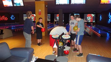 fordfam: Lucky Strike bowling in Bellevue