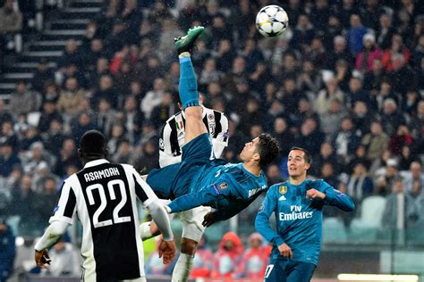 7 incredible photos of Cristiano Ronaldo’s stunning bicycle-kick goal