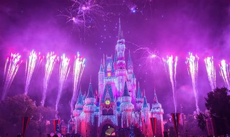 File:Brilliant fireworks over the Cinderella castle, Magic Kingdom.jpg ...