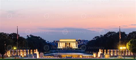 Lincoln Memorial at night. 785333 Stock Photo at Vecteezy