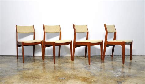 SELECT MODERN: Set of 4 Danish Modern Teak Dining Chairs