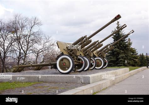 Soviet artillery from the WW2, War museum in Kiev Stock Photo - Alamy