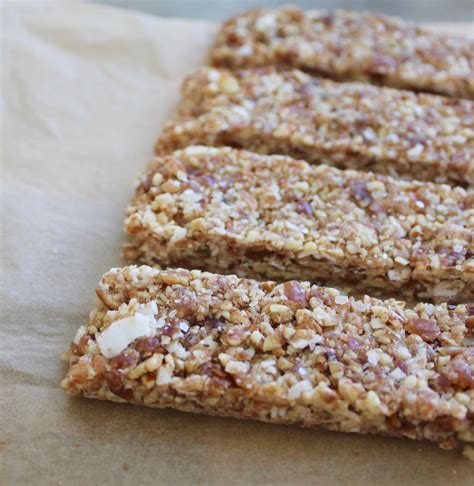 Recipe: No-Bake Date Nut Snack Bars