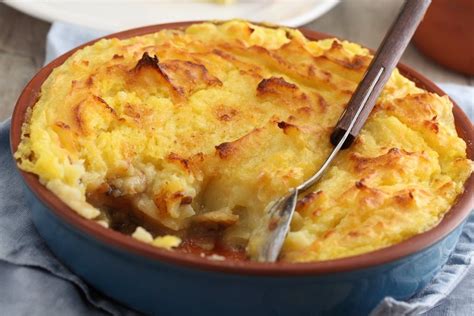 Pasticcio di patate e salsiccia al forno | Ricetta | Ricette, Patate, Cibo