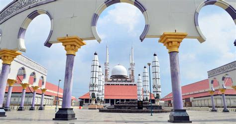 7 Masjid di Jawa Tengah Berarsitektur Unik dan Indah