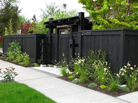 Paint It Black...Outdoors | Fence Inspo | Front yard fence, Privacy ...