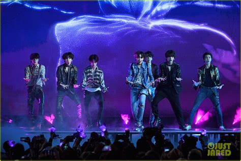 BTS Deliver Epic Performance of 'Fake Love' at Billboard Music Awards ...