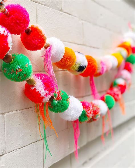 DIY Holiday Pom Pom Garland