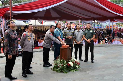 Panglima TNI Bersama Kapolri Resmikan Monumen Jenderal Polisi Hoegeng ...