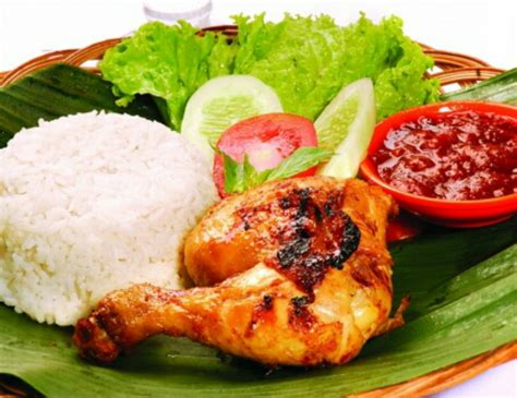 Nasi Uduk Ayam Goreng + Bakwan – Indonesian Community of New England, Inc.