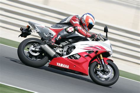 First Ride: 2006 Yamaha YZF-R6 review | Visordown