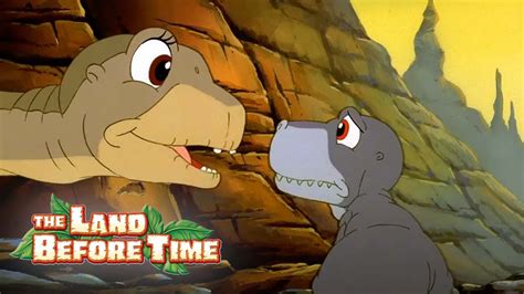 Chomper reunites with Littlefoot | The Land Before Time - YouTube