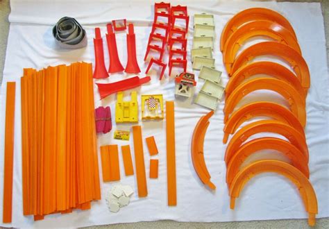 180+ pc Vintage lot of Mattel Hot Wheels Track / Accessories Read ...