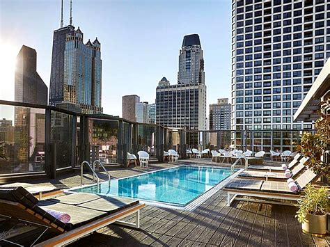 14 Hotels with Rooftop Pool in Chicago - Isa's Guide 2024