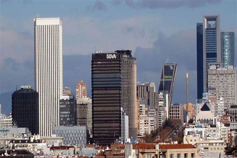 MADRID SKYSCRAPERS - City Tour - Artchitectours