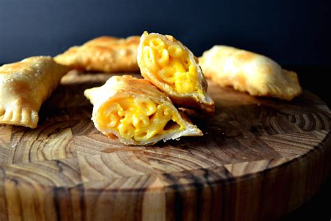 Easy Mac and Cheese Empanadas | Delish D'Lites