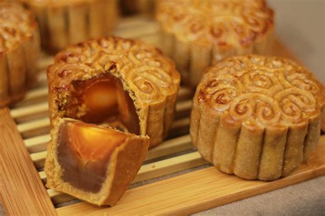 Traditional Mooncakes (月饼)