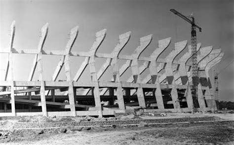 Estadio Azteca: Conoce la leyenda de los albañiles enterrado vivos ...