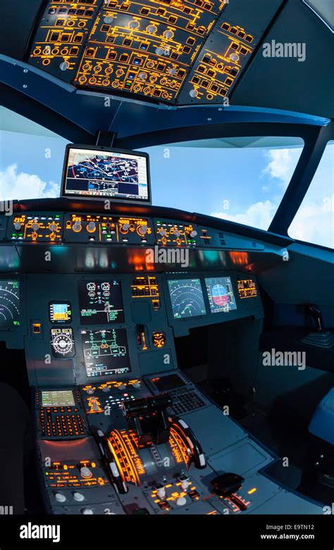 Cockpit A320 Stock Photos & Cockpit A320 Stock Images - Alamy