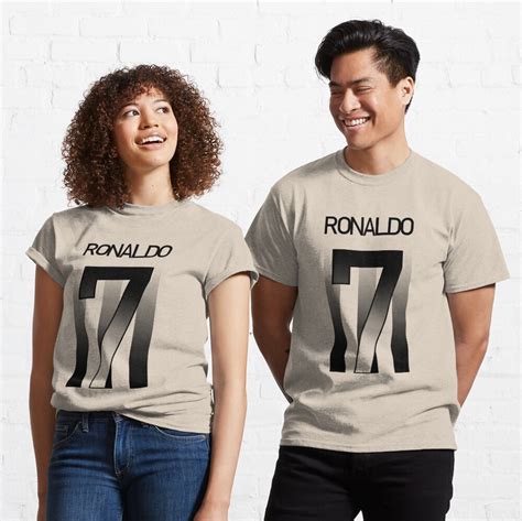 "Ronaldo Juventus Football Number 7 " T-shirt by GetItGiftIt | Redbubble