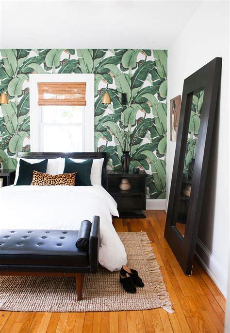 Removable banana leaf wallpaper from Etsy adds a tropical touch to one ...