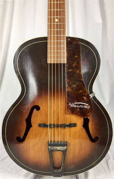 Vintage Guitars, SWEDEN - 1955 Harmony archtop.