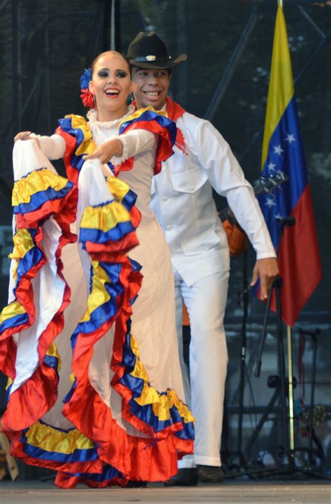 Guanaguanare (Venezuela) 22 | Carnaval costume, Ballet folklorico ...